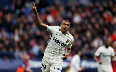 英皇体育热评-什琴斯尼客场上演扑救个人秀